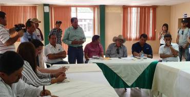 Ramón Mieles coordina atención vial en zonas rurales de Santa Ana con la prefectura.