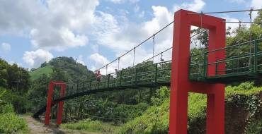 Más de 50 familias de La Lagua de Ayacucho se beneficiarán con un puente colgante que ejecutó el GAD Municipal de Santa Ana.