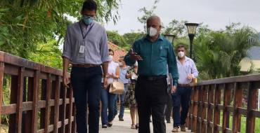 El GAD de Santa Ana y el MIDUVI socializan proyecto de áreas verdes y de inclusión.